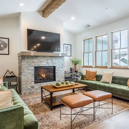Newly Built Updated 3 Bed 2 And A Half Bath Creekhouse At Snowcrk Resort 1463 Amazing Mountain Views